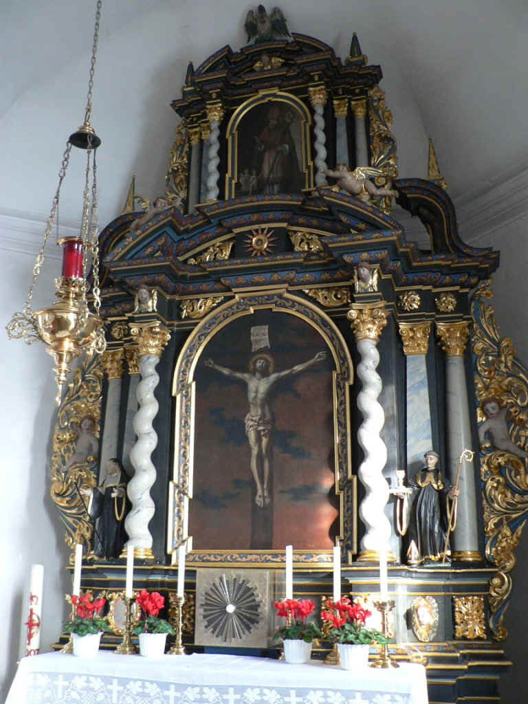 kirche-altar.JPG (331604 Byte)
